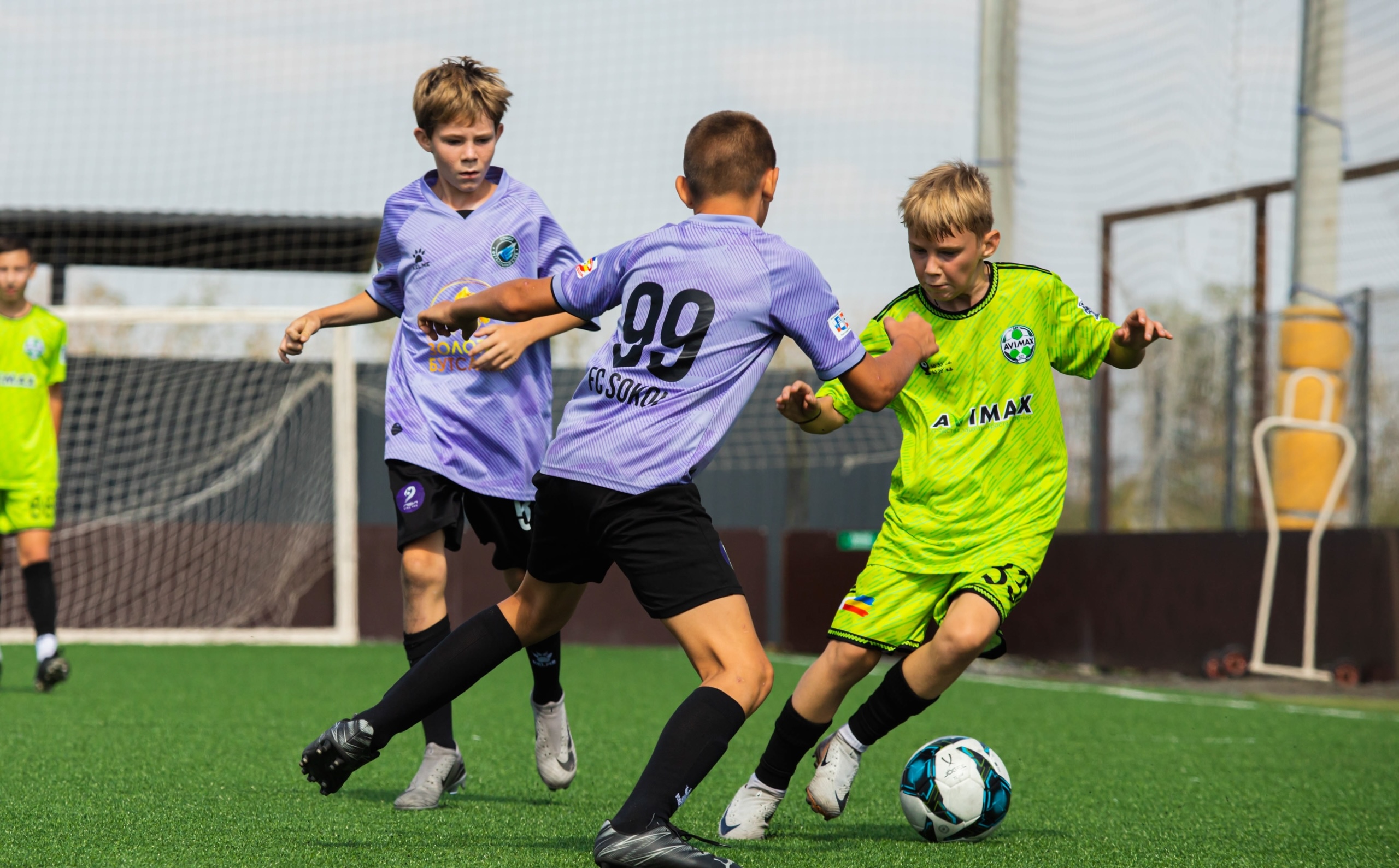 Игровой эпизод детского матча ЛФЛ Kids